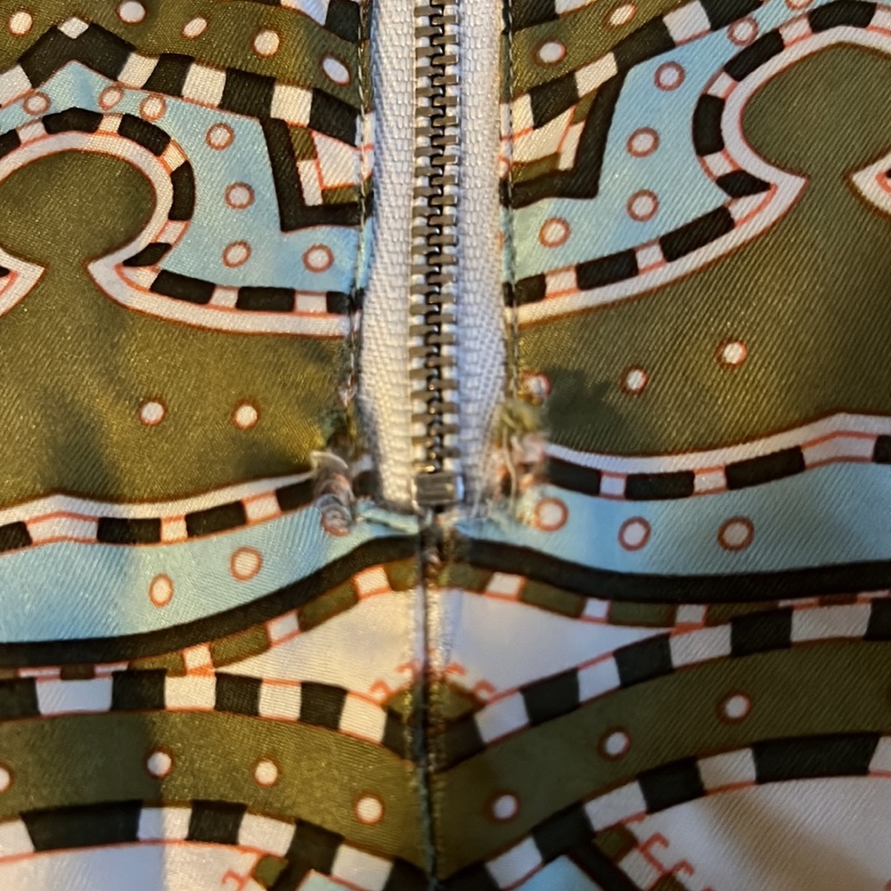 J. CREW Talitha Olive Green GEO Art Deco Print 3/4 Sleeve Silk Top * SZ 0 - Picture 4 of 5